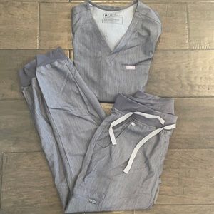 FIGS core scrub set in grey. XS/XSP